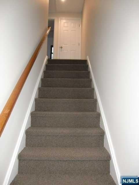 482 Broad Ave #7 - Photo 4 of 22