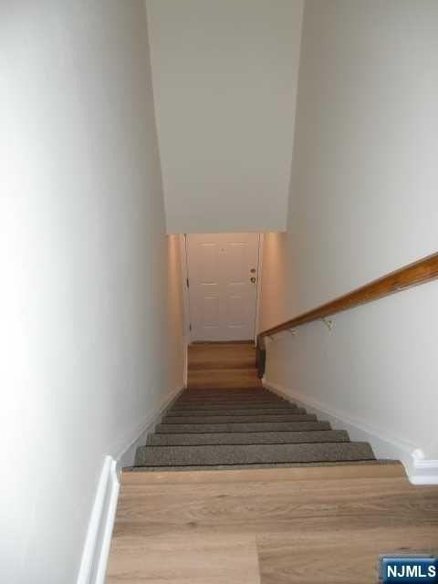 482 Broad Ave #7 - Photo 5 of 22