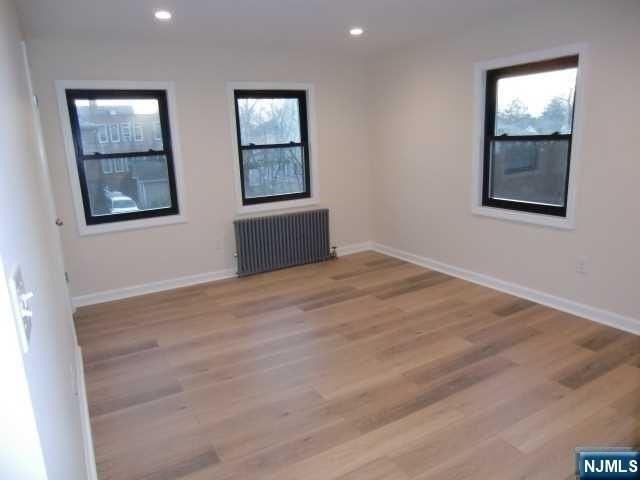 482 Broad Ave #7 - Photo 7 of 22