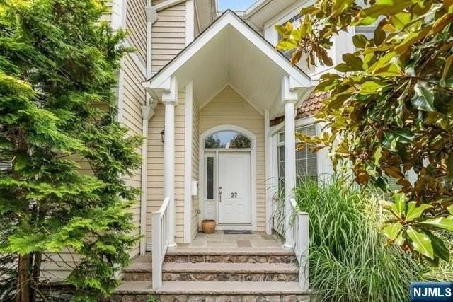 25 E Linden Ave