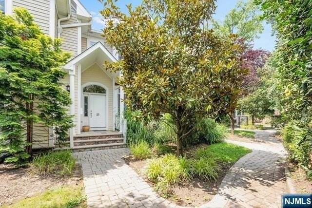 25 E Linden Ave - Photo 2 of 24