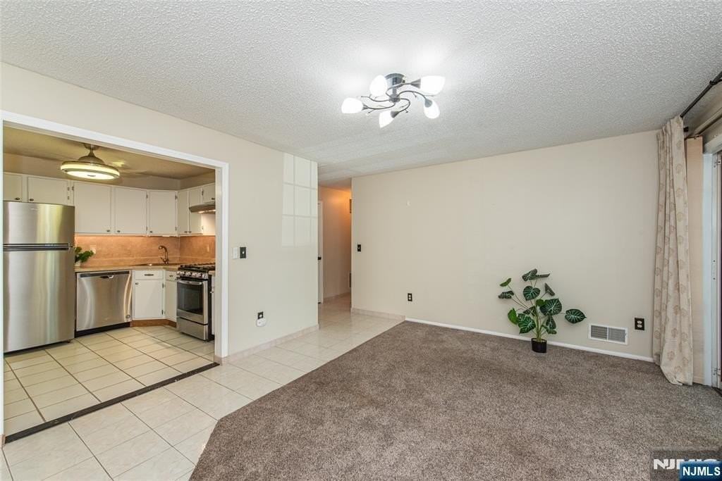 540 Holly Ct - Photo 4 of 15