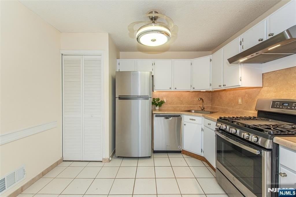 540 Holly Ct - Photo 5 of 15