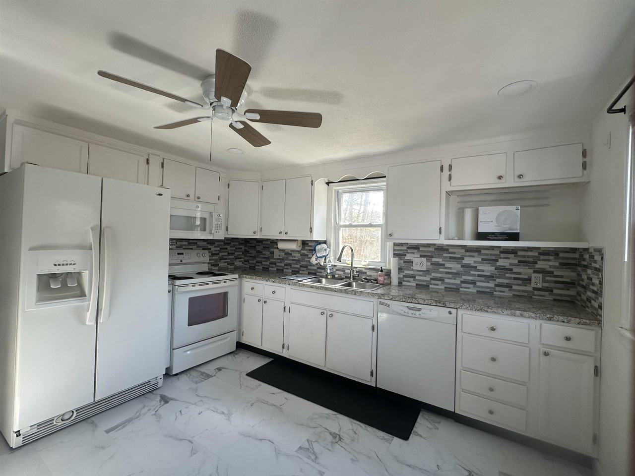 4 Lorraine Ave - Photo 3 of 37