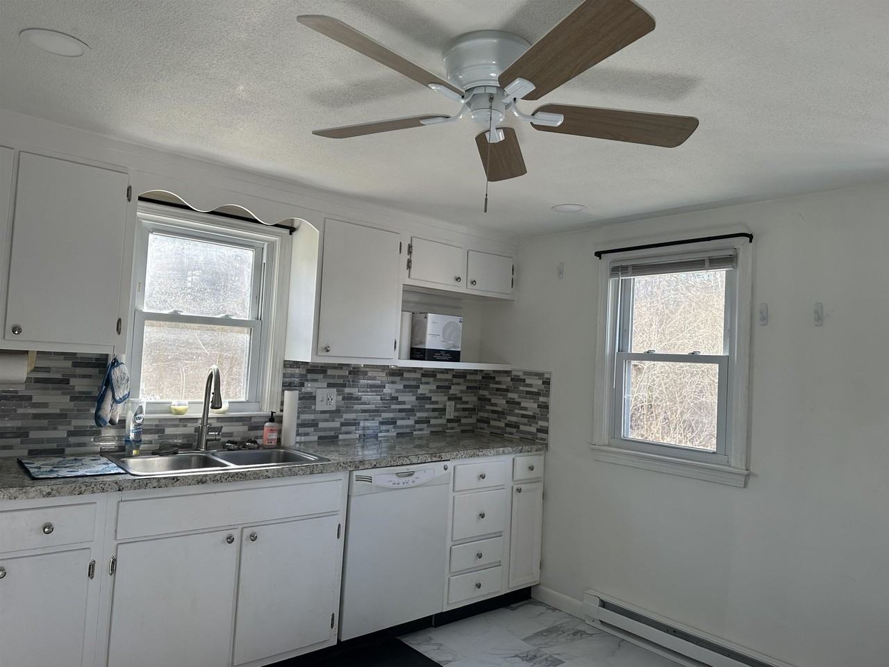 4 Lorraine Ave - Photo 6 of 37