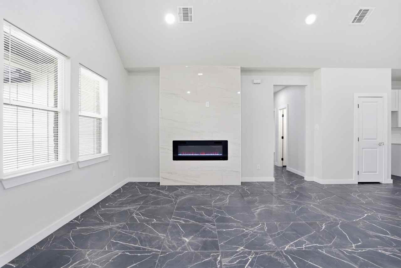 544 Highview Court - Photo 2 of 16