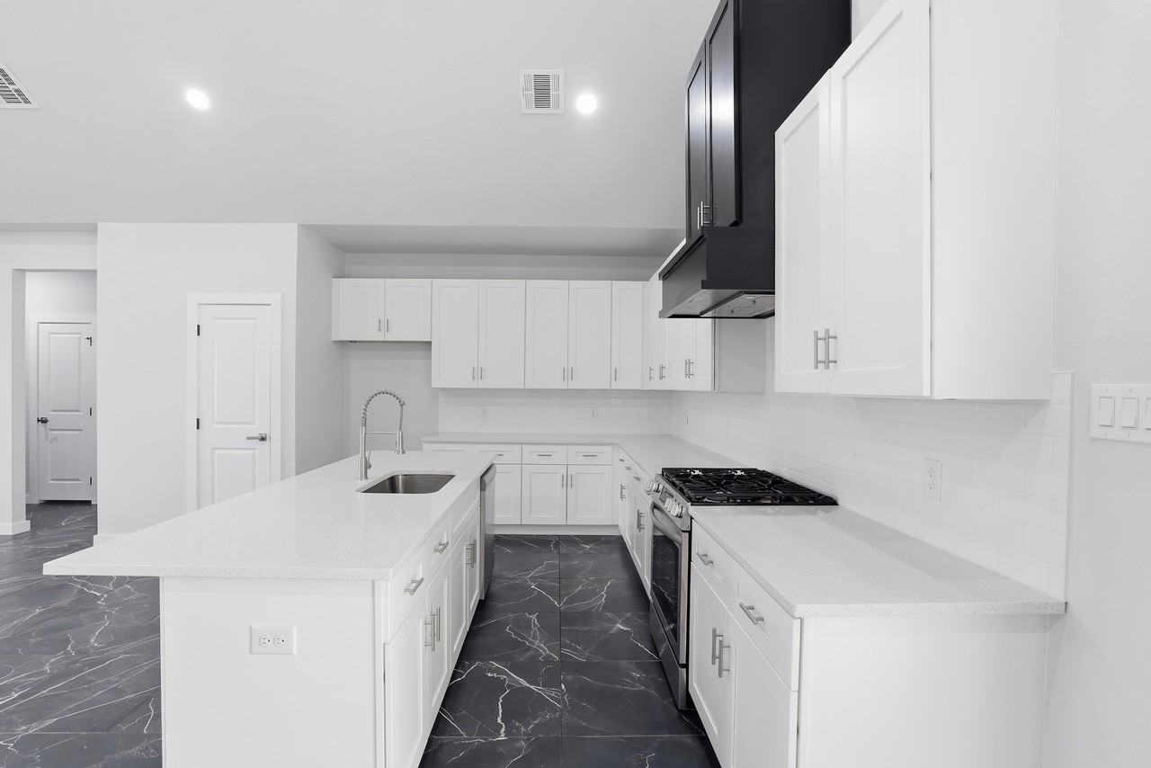 544 Highview Court - Photo 4 of 16