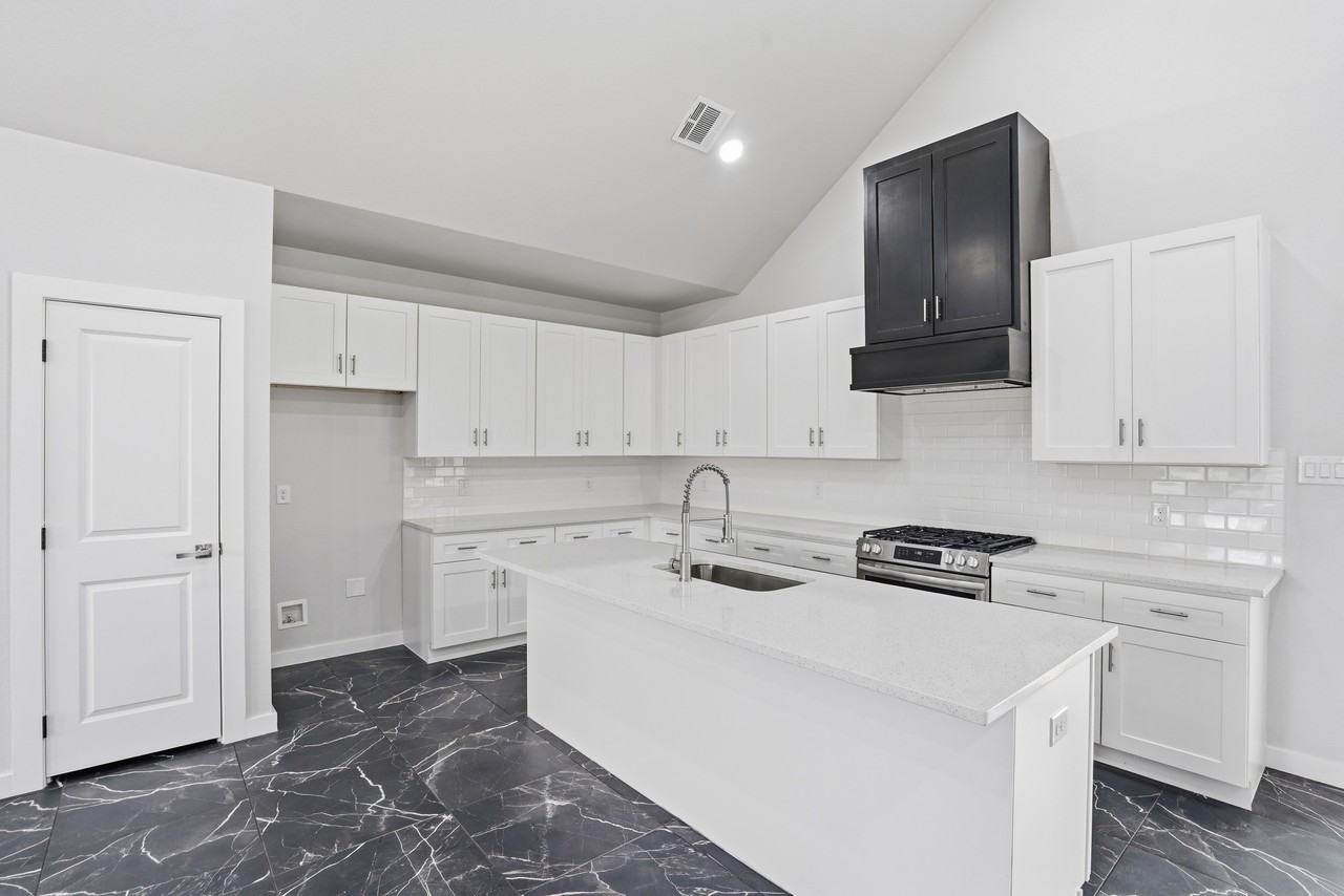 544 Highview Court - Photo 5 of 16