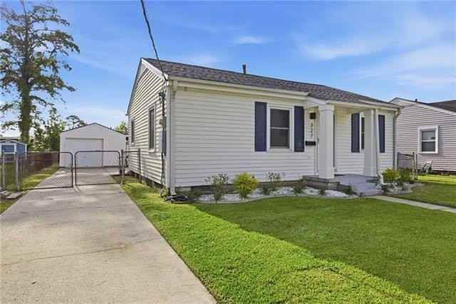 327 Wainwright Dr - Photo 2 of 20