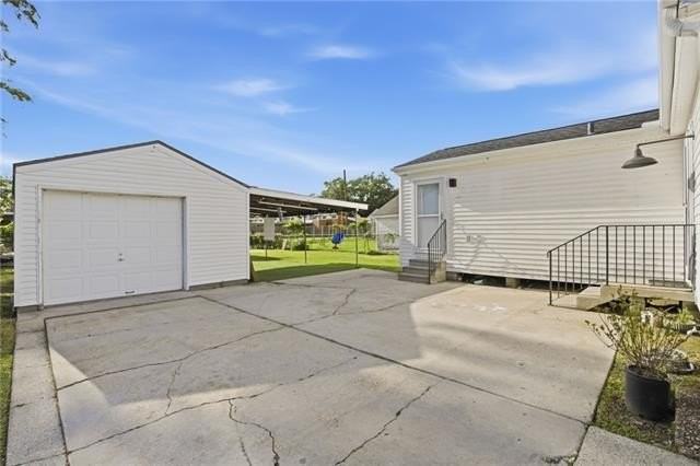 327 Wainwright Dr - Photo 3 of 20