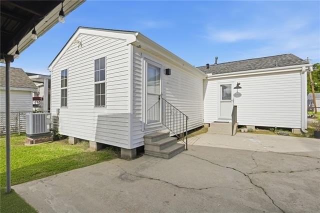 327 Wainwright Dr - Photo 4 of 20