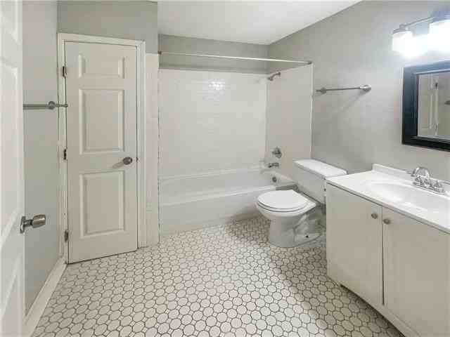 1803 S Rendon St - Photo 2 of 10