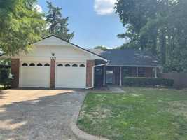 featured image of 1626 Beverly Hills St