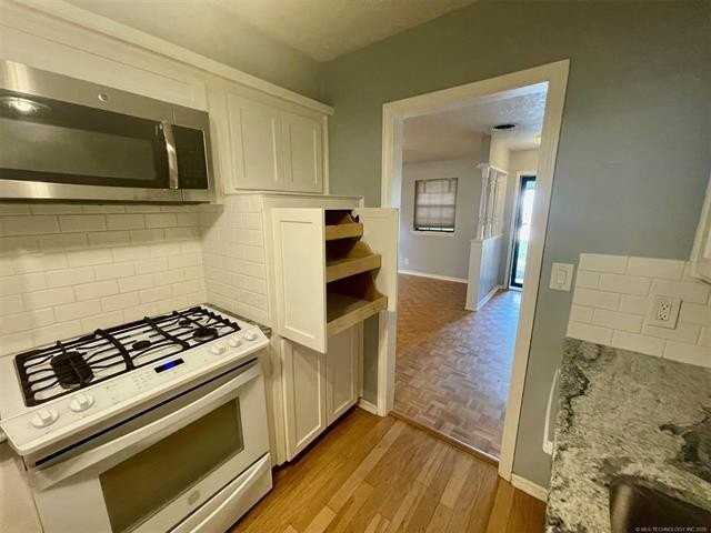 1626 Beverly Hills St - Photo 4 of 16