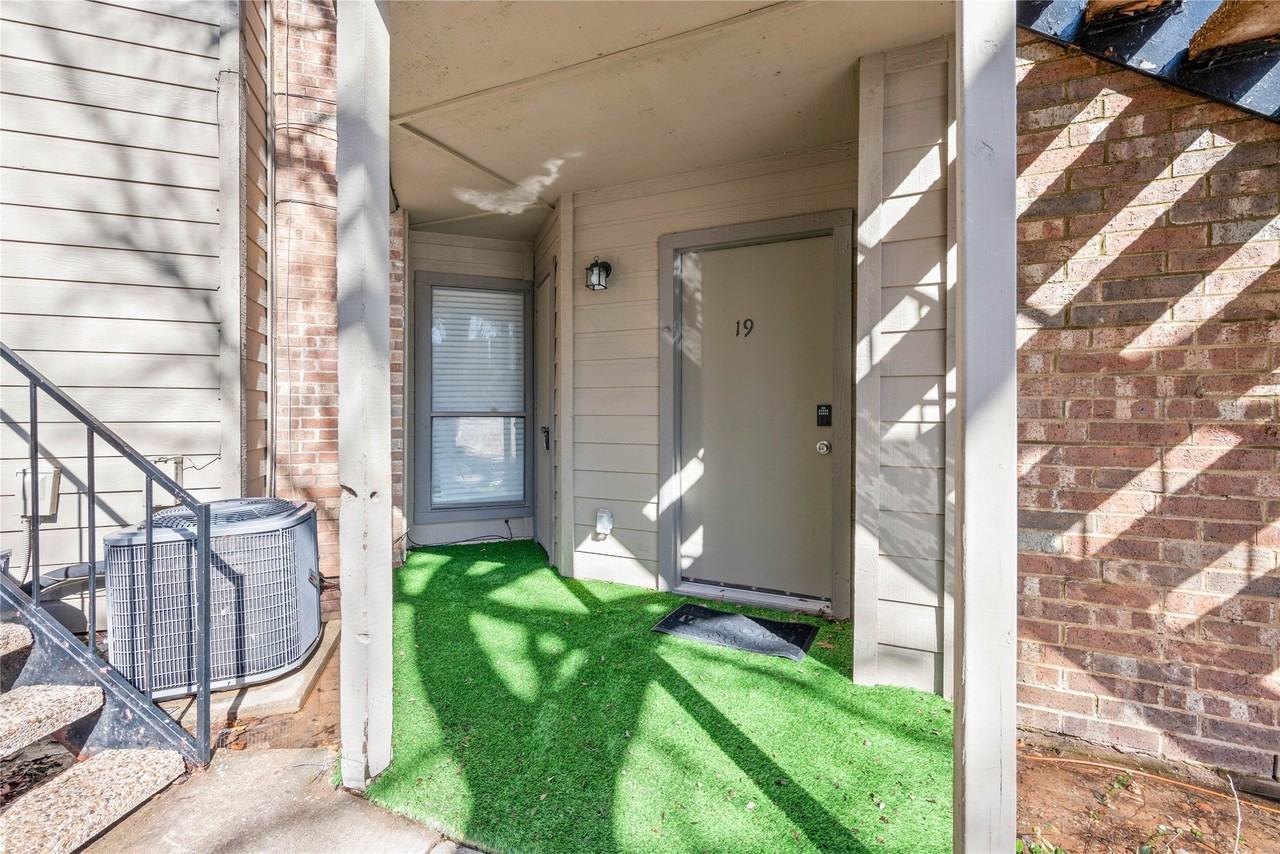 1608 Pecan Chase Cir #19 - Photo 3 of 12