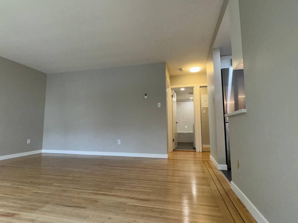 1872 Barclay Street #201 - Photo 6 of 20