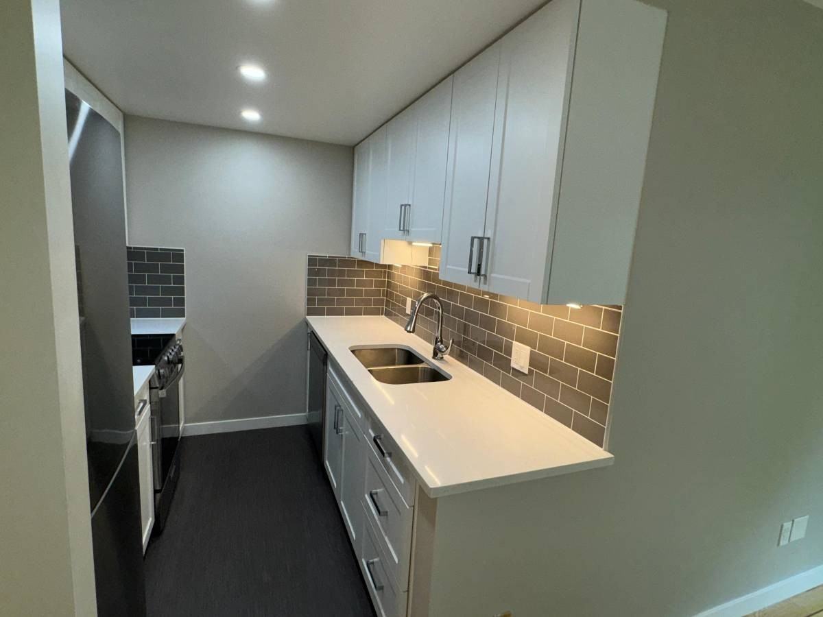 1872 Barclay Street #201 - Photo 4 of 20