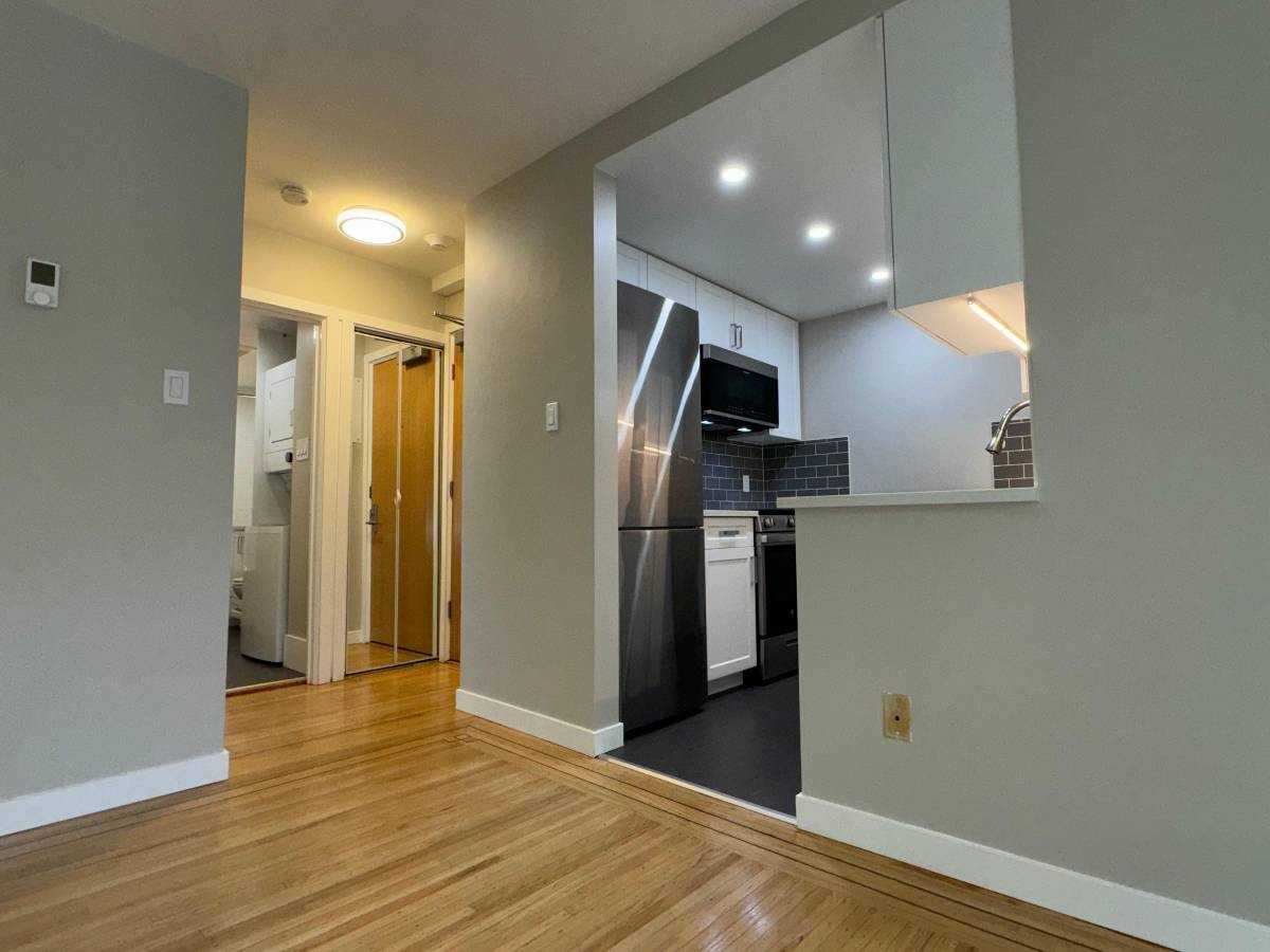 1872 Barclay Street #201 - Photo 5 of 20