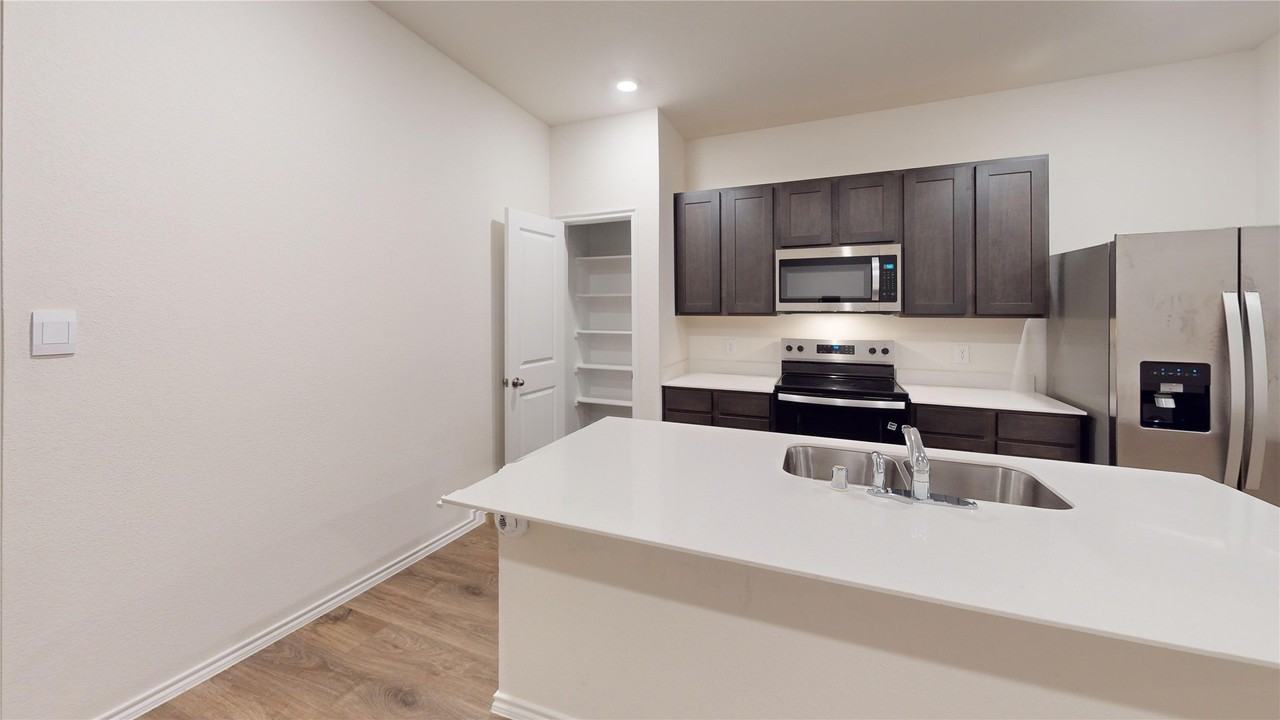 7014 Vining Dr - Photo 4 of 21