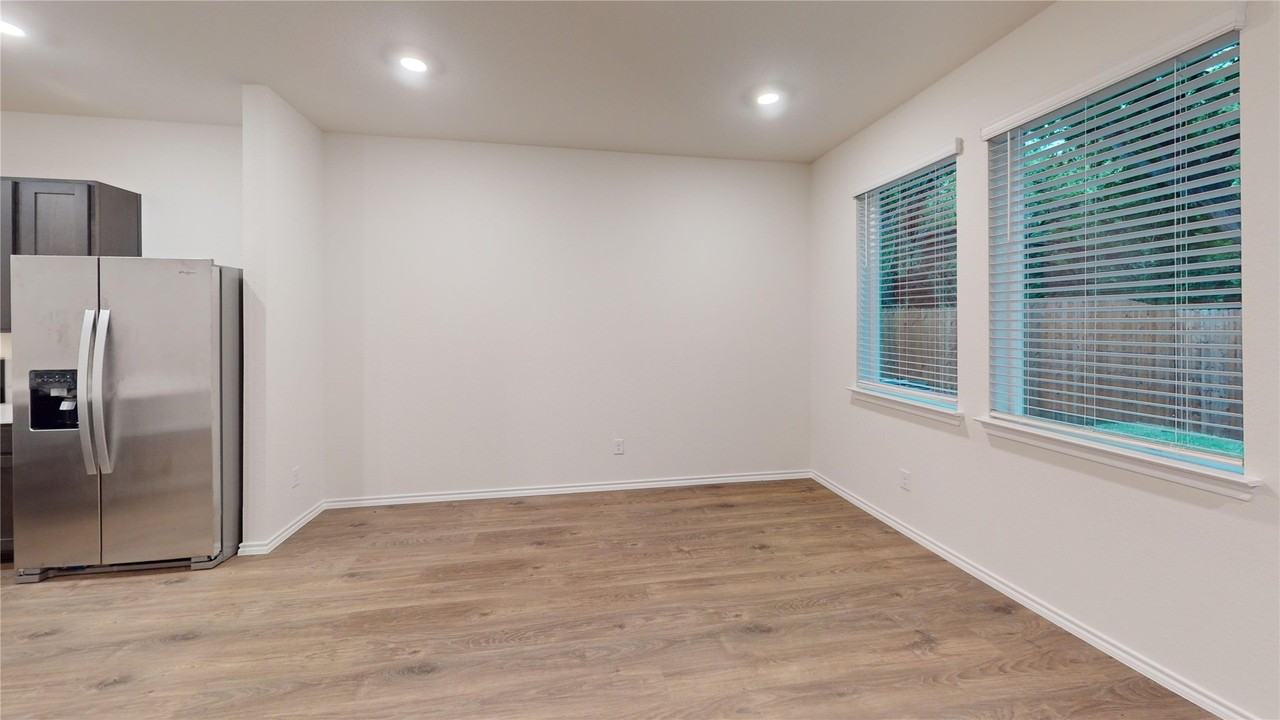 7014 Vining Dr - Photo 5 of 21