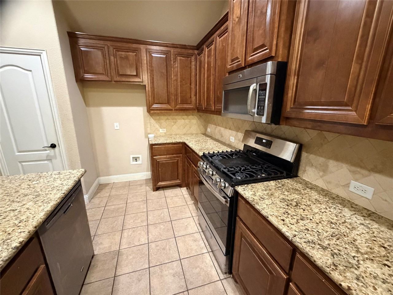 1116 Haskell Dr - Photo 3 of 29
