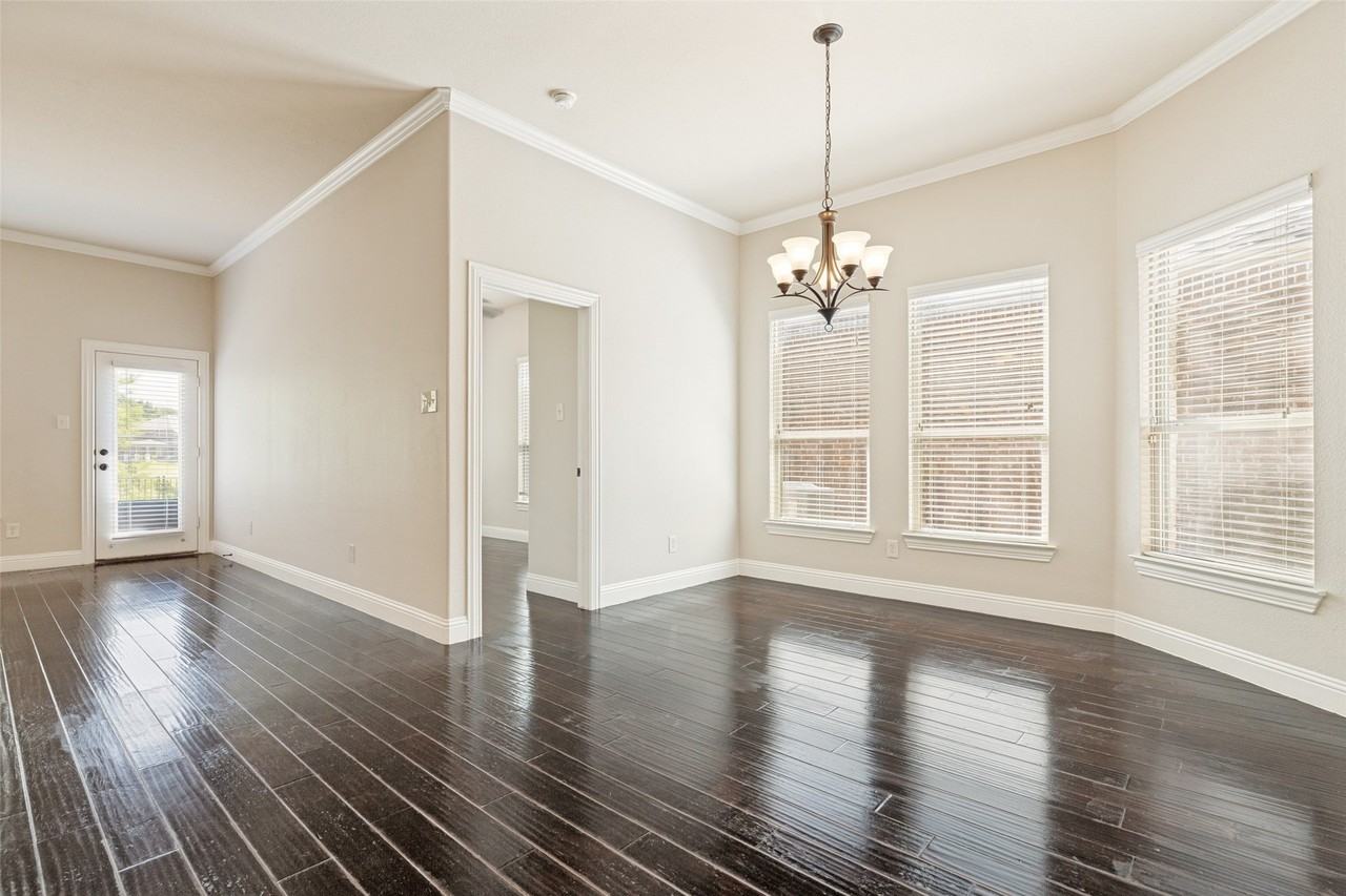 9504 National Pines Dr - Photo 2 of 12