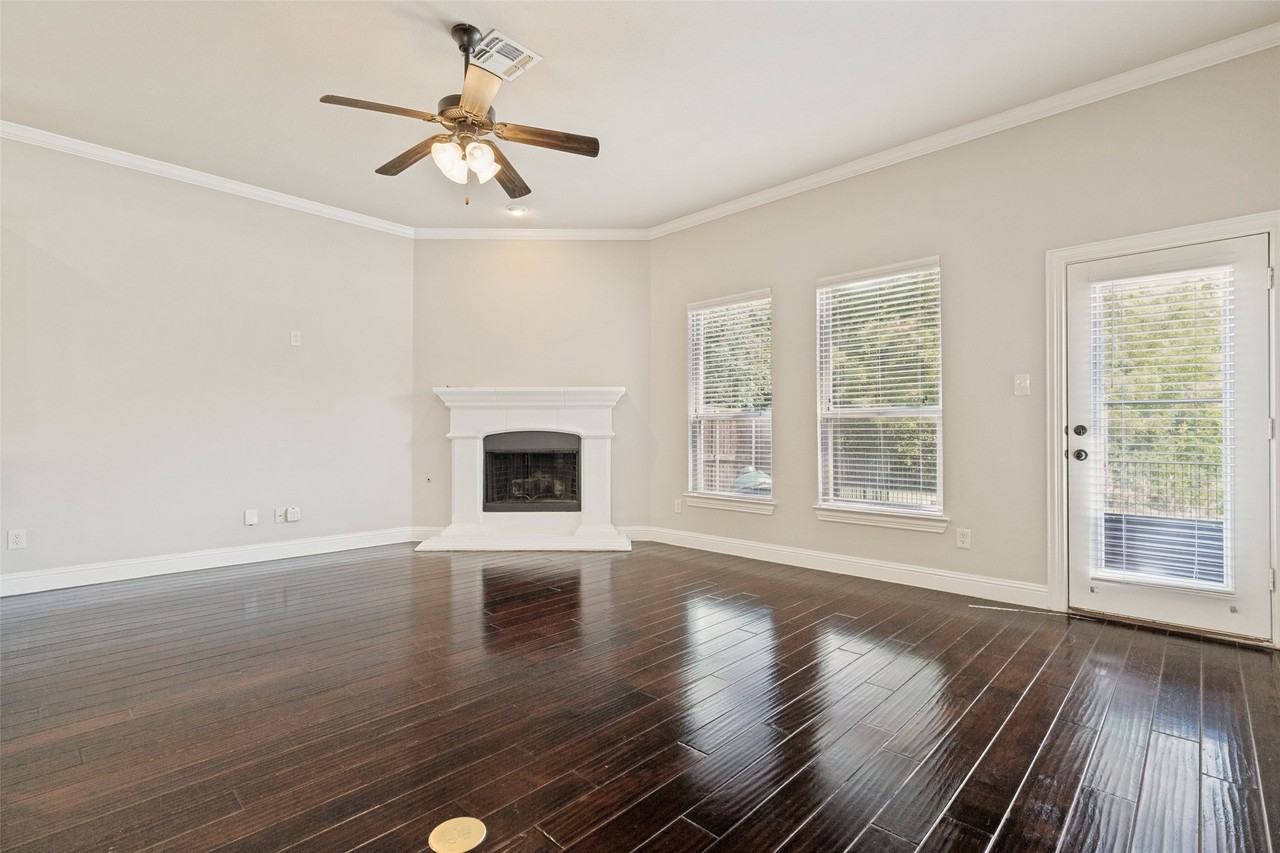 9504 National Pines Dr - Photo 4 of 12
