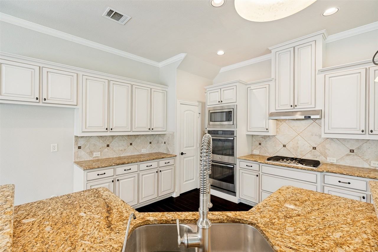 9504 National Pines Dr - Photo 6 of 12