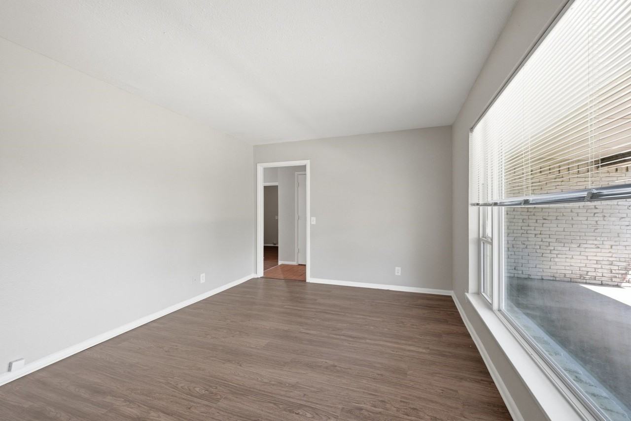 1117 Trailwood Dr - Photo 4 of 23