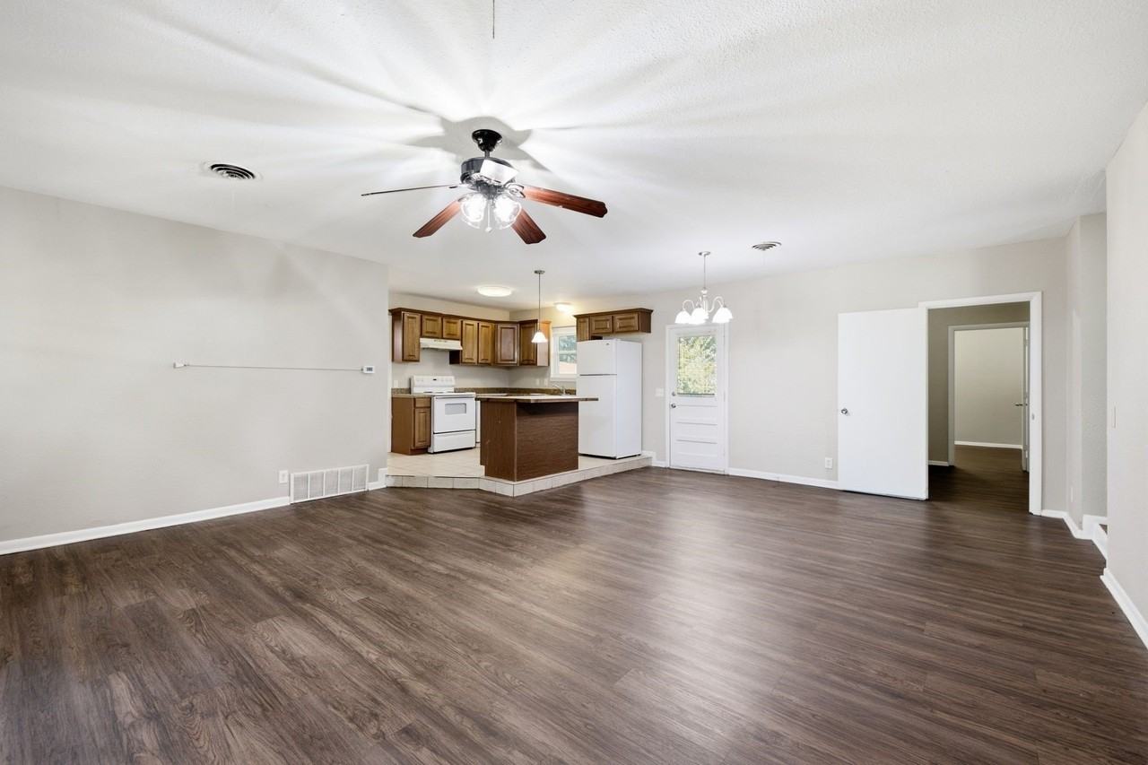 1117 Trailwood Dr - Photo 6 of 23