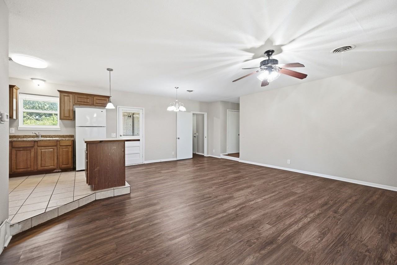1117 Trailwood Dr - Photo 7 of 23