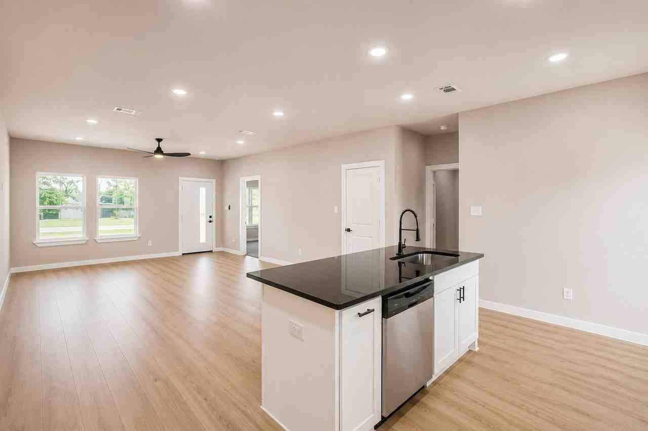 120 Brookview Drive - Photo 7 of 30