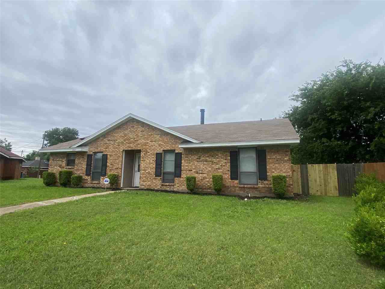 2617 Arcady Cir - Photo 2 of 14