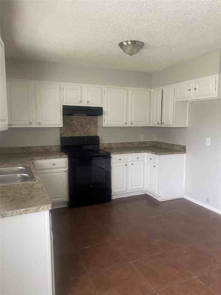 2617 Arcady Cir - Photo 4 of 14
