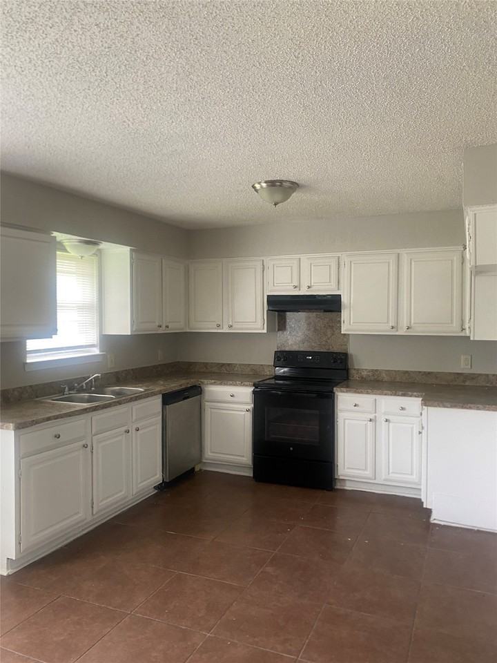 2617 Arcady Cir - Photo 5 of 14