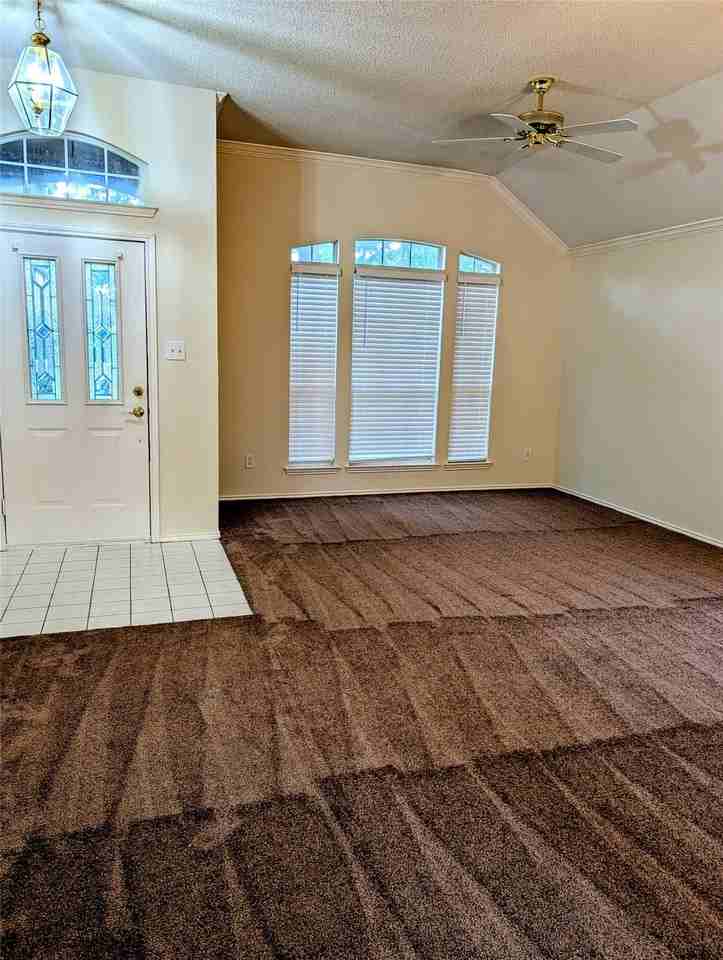 10610 Nashville Dr - Photo 4 of 20