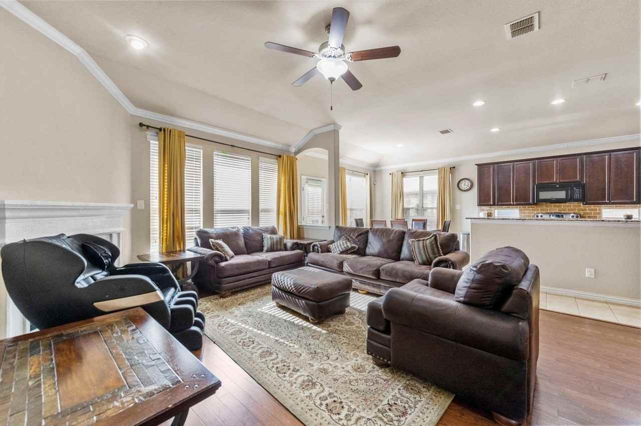 11620 Beach St - Photo 2 of 28