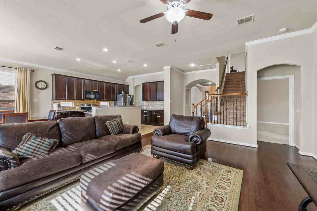 11620 Beach St - Photo 4 of 28