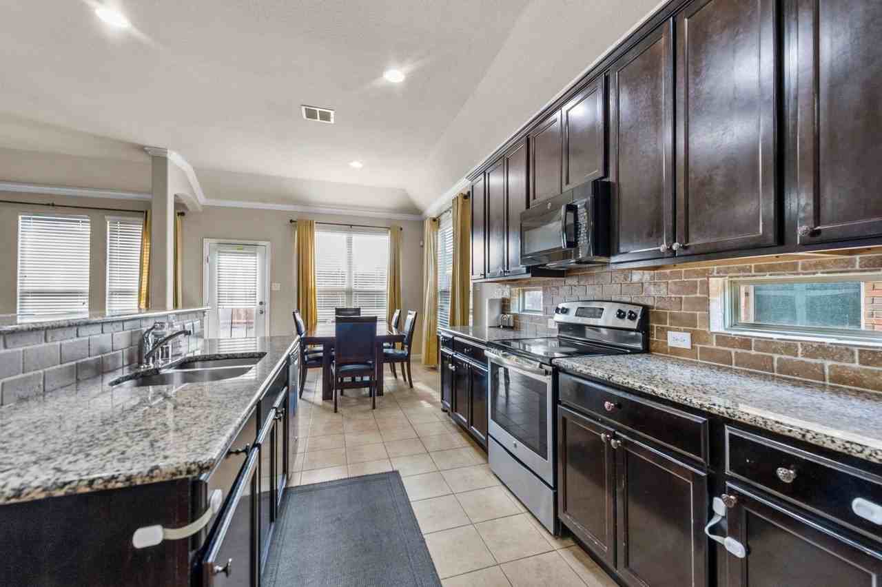 11620 Beach St - Photo 5 of 28