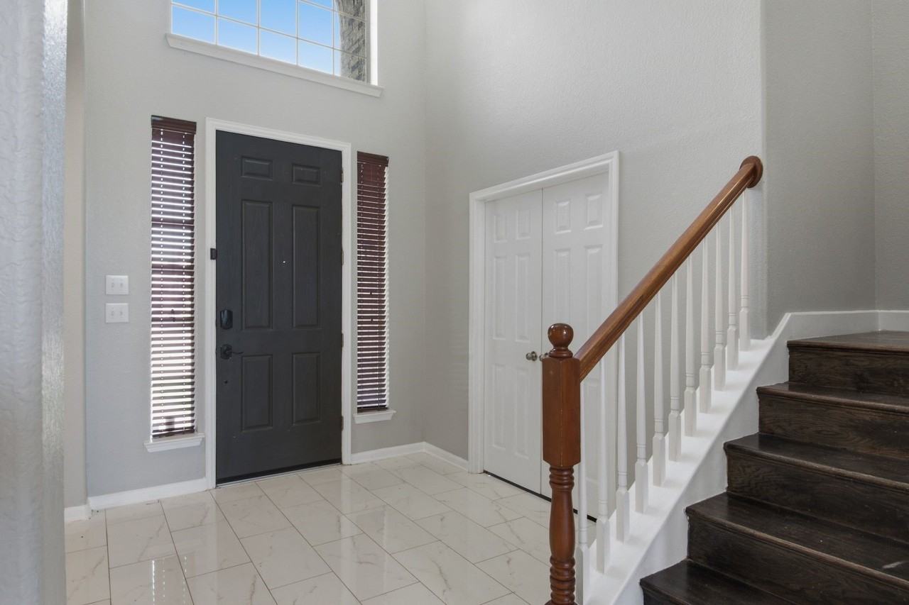 9309 Stonewood Dr - Photo 4 of 40