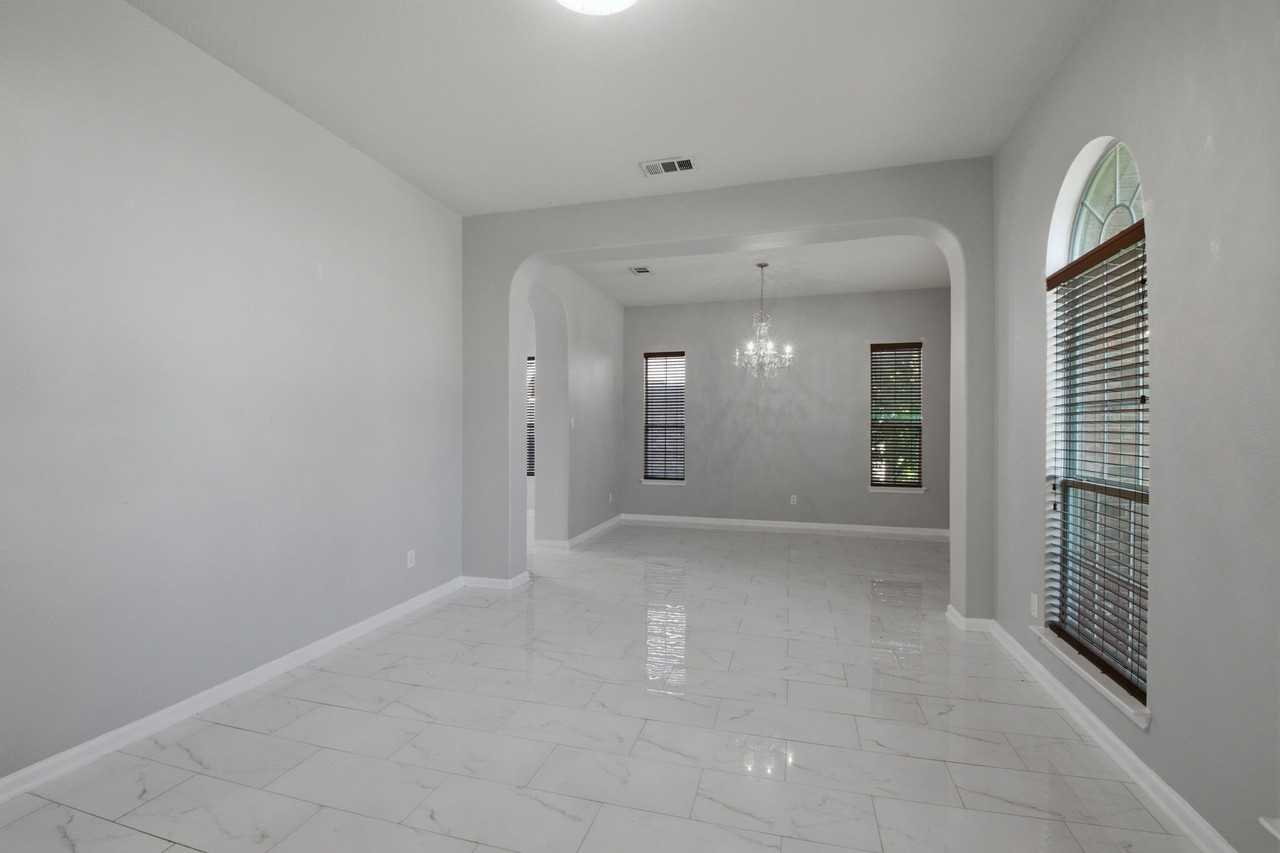 9309 Stonewood Dr - Photo 6 of 40