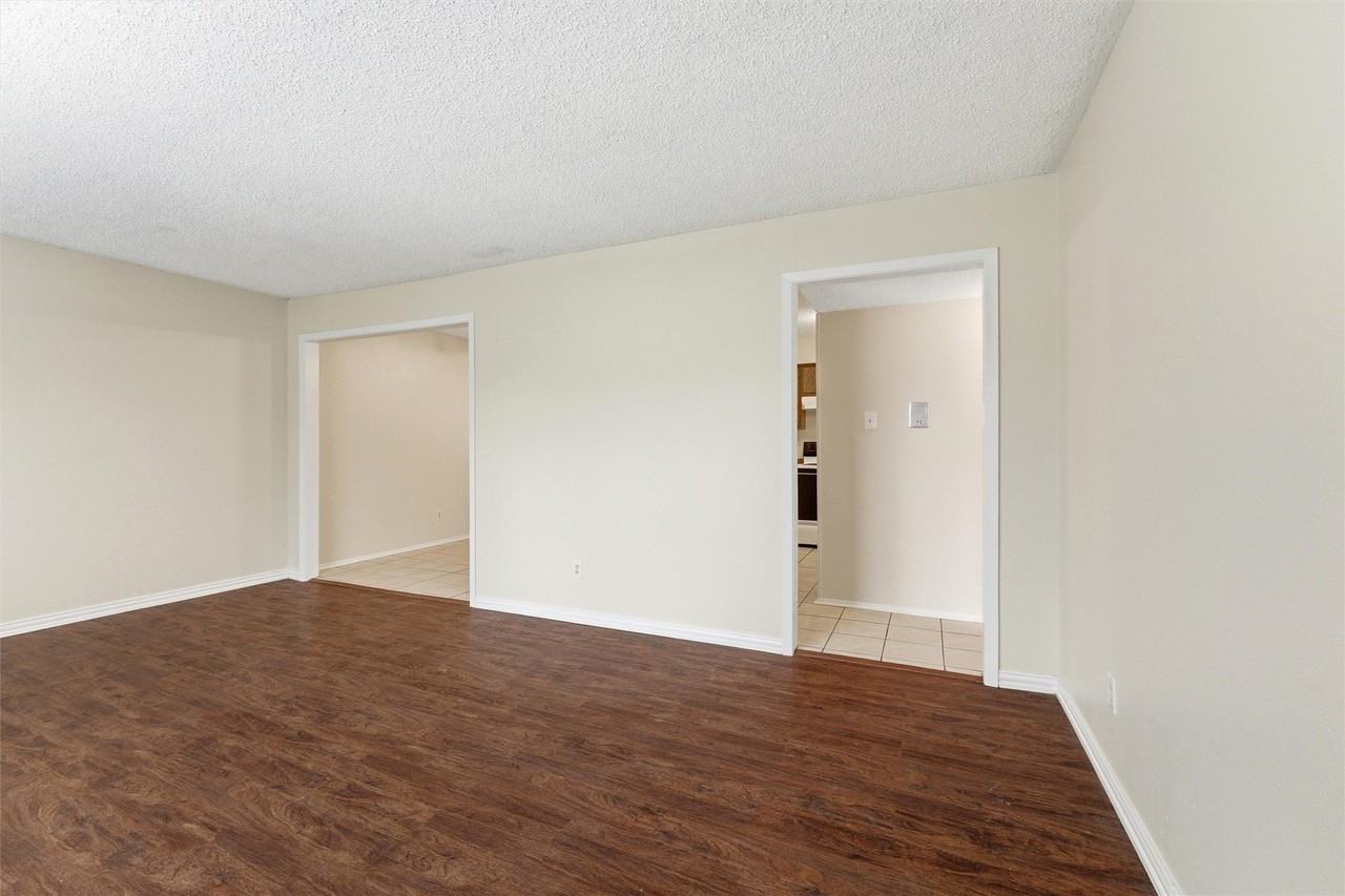 410 W Franklin St #8 - Photo 6 of 15