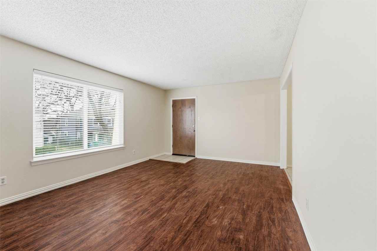 410 W Franklin St #8 - Photo 7 of 15