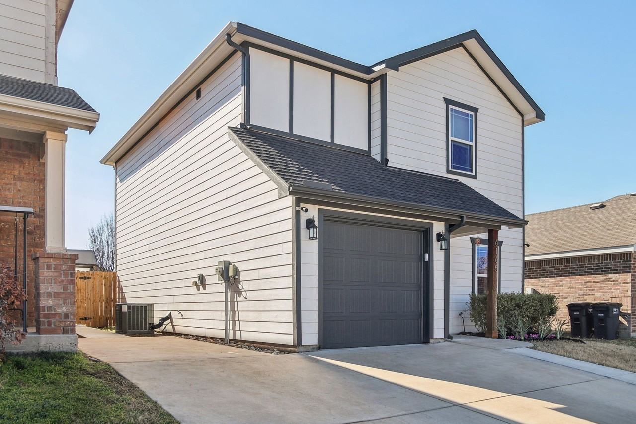 6165 River Pointe Dr - Photo 2 of 33