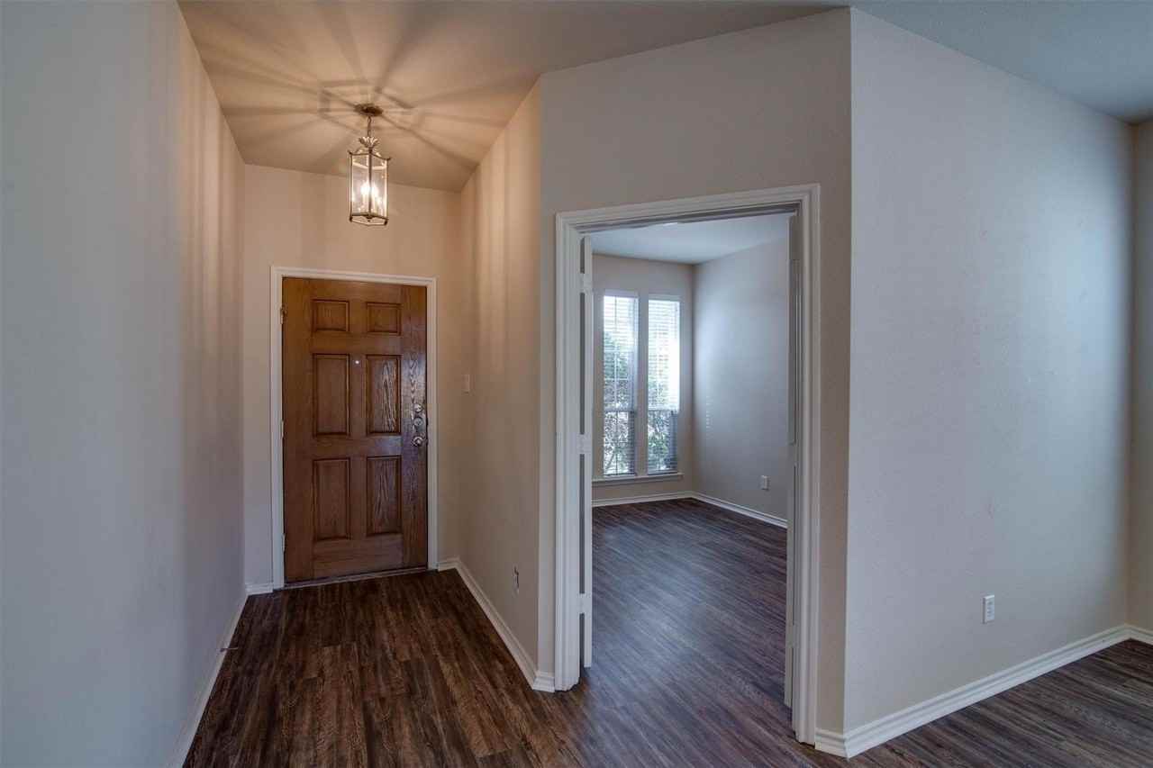 10860 Hawks Landing Rd - Photo 5 of 27