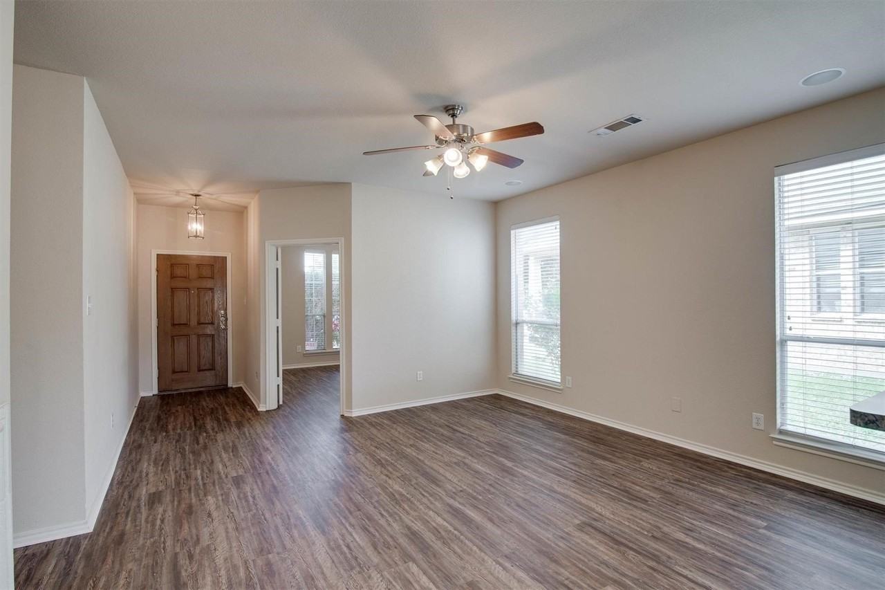 10860 Hawks Landing Rd - Photo 6 of 27