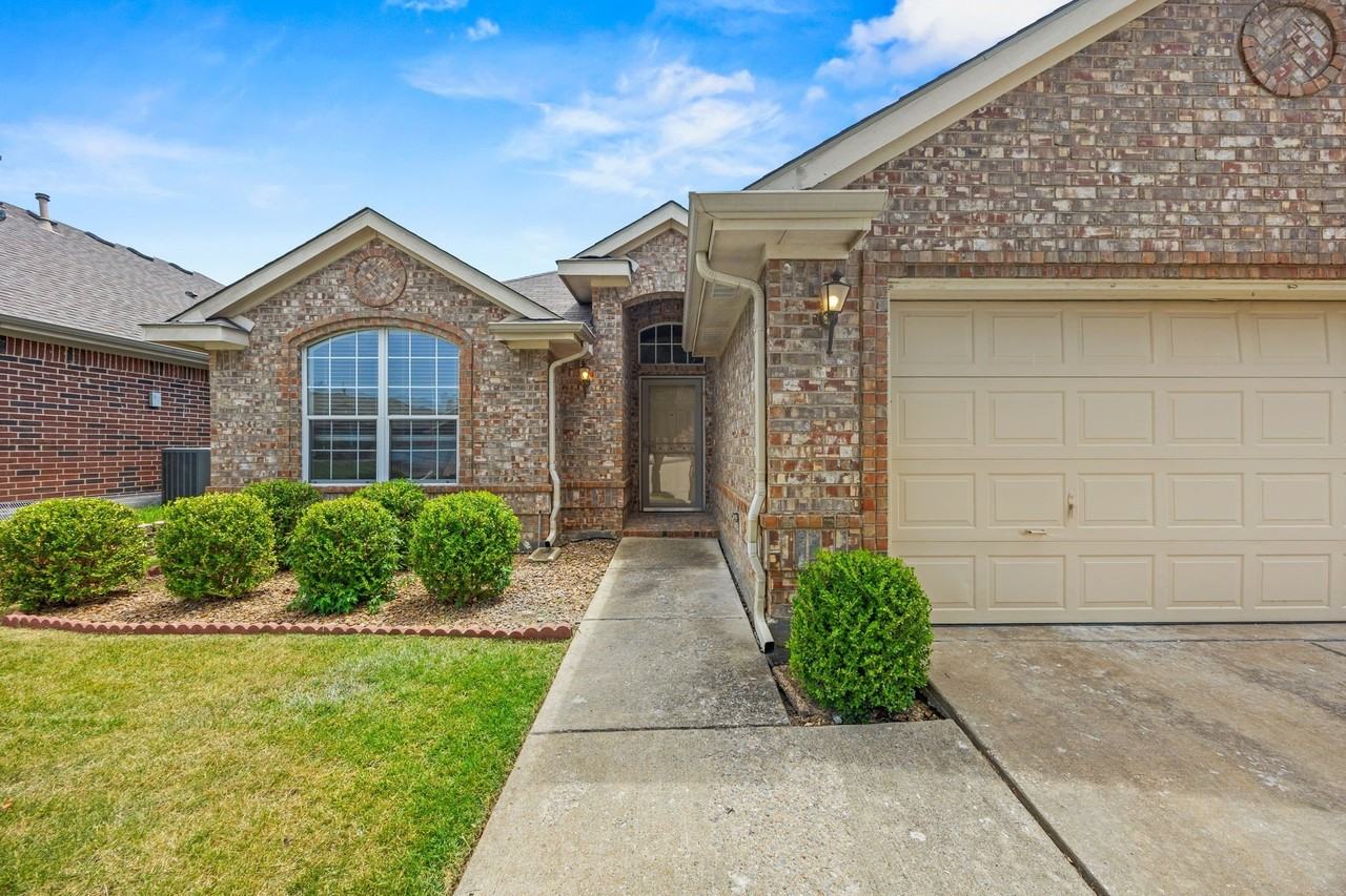 9313 Norfolk Ln - Photo 2 of 24
