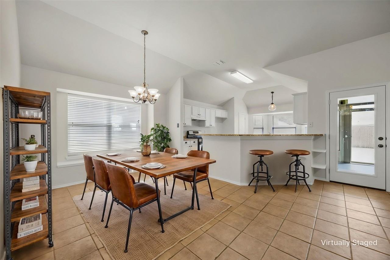 9313 Norfolk Ln - Photo 4 of 24