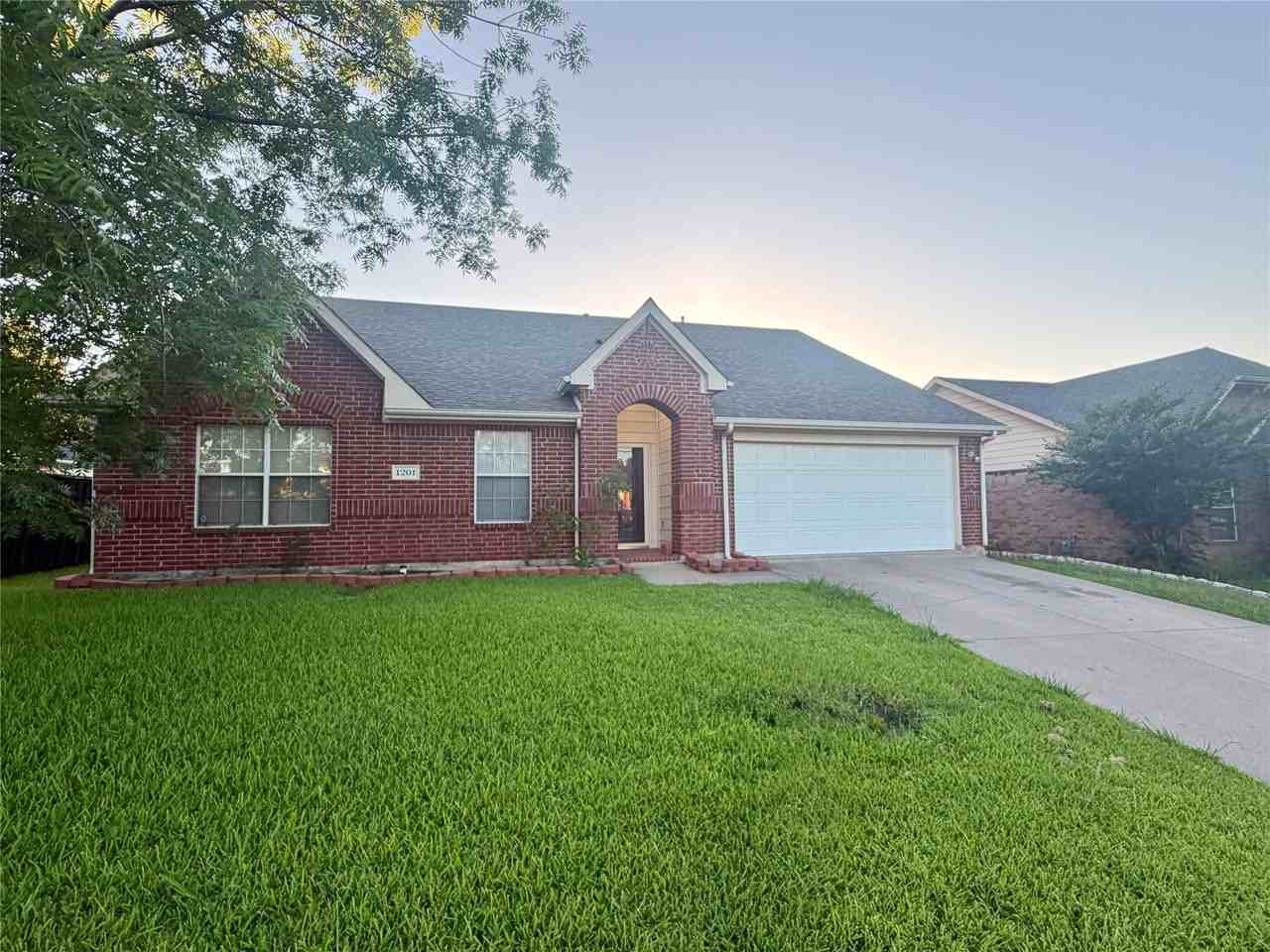 1201 Cumberland Ct - Photo 3 of 22