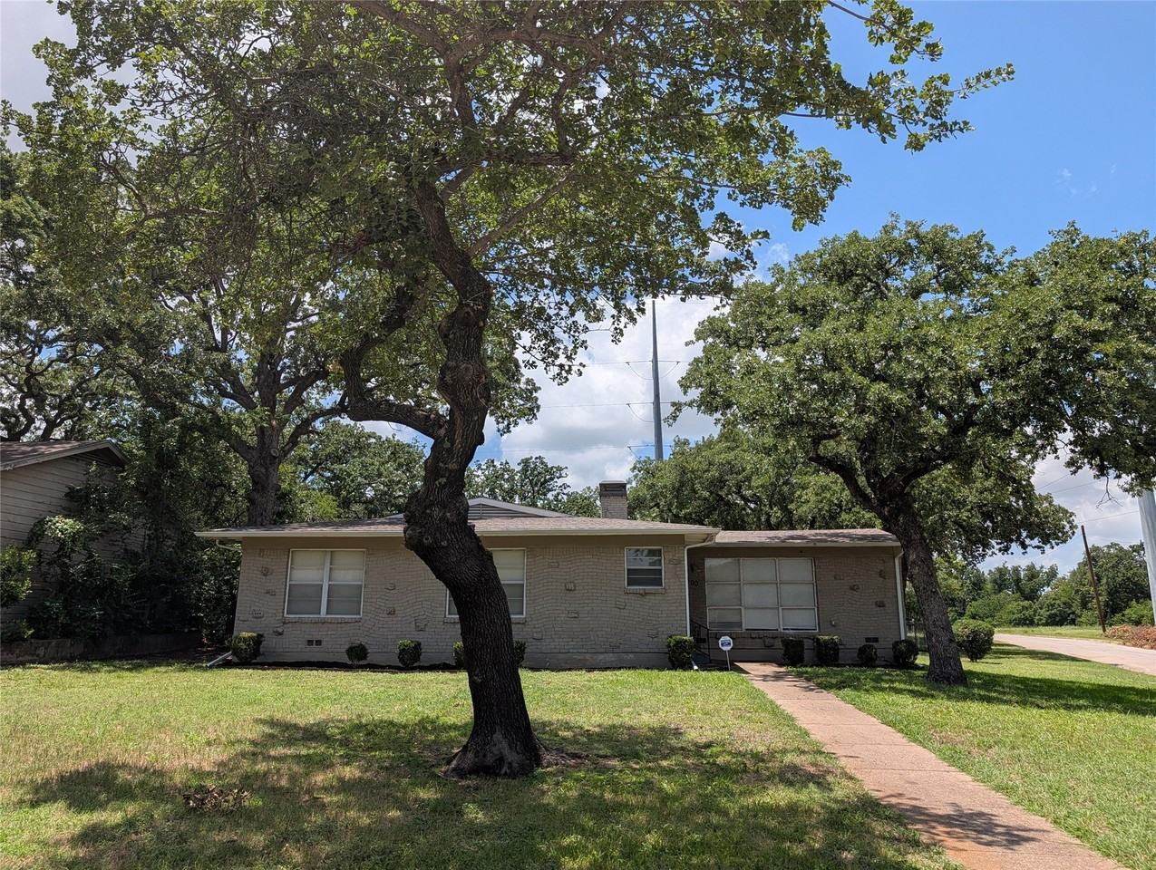 4800 Dunlap Dr